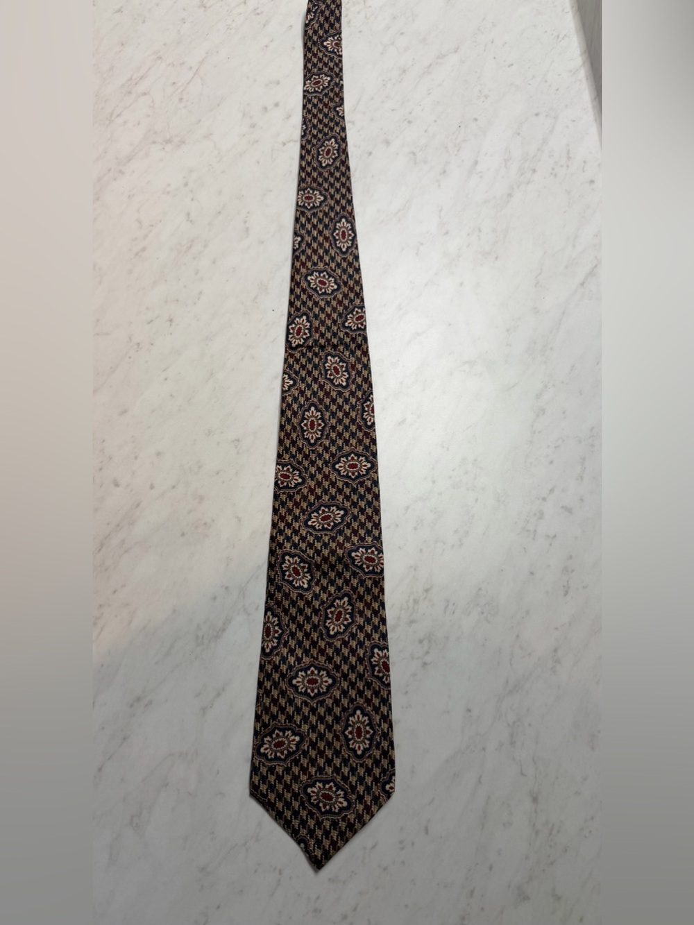 Oscar de la Renta 100% Silk Tie Navy Burgundy Tan Medallion Houndstooth Made USA
